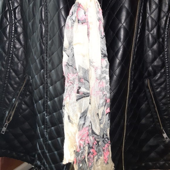 Scarf - Picture 2 of 3